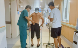 “医生，我又能走了！”