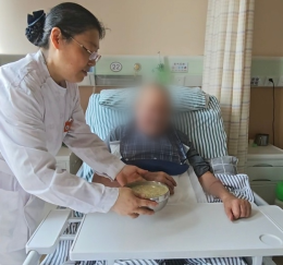 有一种年味，叫 “您的床边，有人守着”！