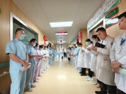 谷雨节气，院长行政查房走进老年康复科！