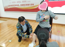 这堂课，他们在笔记本上记了又记……