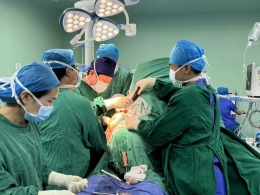 【微创骨科•新突破】攻“肩”克难，再创首例——我院成功开展首例半肩关节置换术！