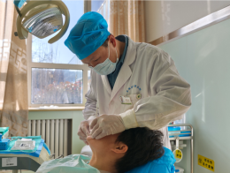 他，让微笑更有底气！